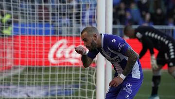 Aleix Vidal: "Lo de las críticas a los cambios del entrenador ya está hablado y superado"