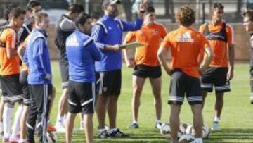 Nuno, en un entrenamiento con el Valencia.