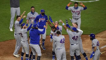 Los Mets llegan a 15 triunfos, mientras que los Yankees se apuntan su derrota n&uacute;mero 13 de la campa&ntilde;a, su s&eacute;ptimo encuentro perdido en fila.