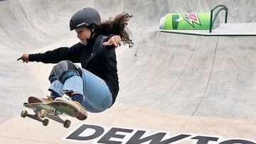 La skater coru&ntilde;esa Julia Benedetti realizando un transfer en el bowl del Dew Tour de Des Moines (Iowa, Estados Unidos), el 19 de mayo del 2021.  