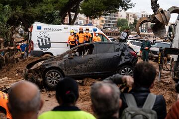 La Generalitat valenciana ha decidido limitar durante la jornada de hoy el tránsito de personas en los municipios más afectados por la DANA, que el pasado 29 de octubre arrasó la provincia de Valencia y que deja ya una cifra de fallecidos de más de 210. Además, se ha decretado un nivel de alerta naranja por lluvias de hasta 150 litros por metro cuadrado en estas zonas.