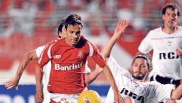 <b>ADIÓS AL TOPE. </b>El Villarreal estaría dispuesto a saltarse el tope de 10 millones para fichar a Nilmar.