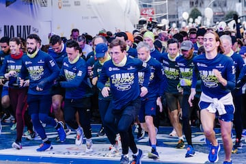Salida de la carrera encabezada por el alcalde de Madrid, Jos¨¦ Luis Mart¨ªnez Almeida.