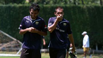 Carlos Humberto González (der) durante un entrenamiento en cantera.