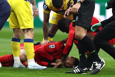 A los pocos minutos del inicio, Loftus‑Cheek fue a disputar un balón aéreo dentro del área rival.