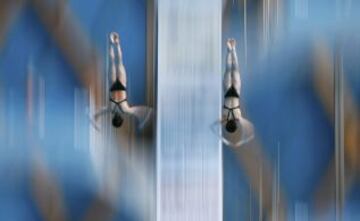 Las chinas Chen Ruolin y Liu Huixa en la final de natación sincronizada del Campeonato Mundial de Natación en Kazán