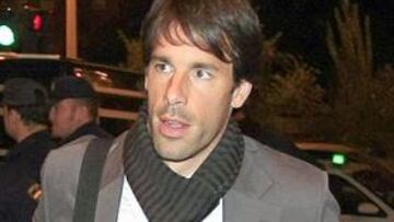 <strong>OPTIMISTA.</strong> Pese a la gravedad de su lesión, Van Nistelrooy sigue pensando en ganar títulos con el Real Madrid.