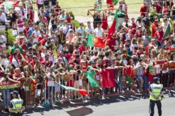 Los aficionados esperaban la llegada de la selección portuguesa.