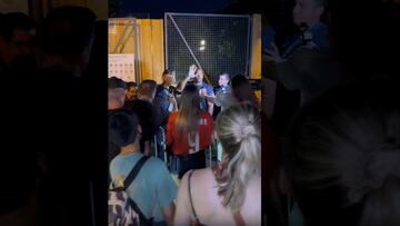 Unos chilenos se encuentran con Yasmani Acosta y esto ocurre en París 2024