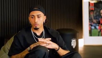 Raphinha desvela lo que hizo Flick cuando vio a Vitor Roque llorando