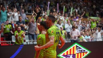 Celebración de uno de los goles del Palma en la semifinal de la UEFA Champions League ante el SL Benfica, el viernes 5 de mayo en el Velòdrom Illes Balears.