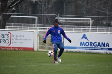 La baja temperatura acompañó la práctica. El partido será este viernes.