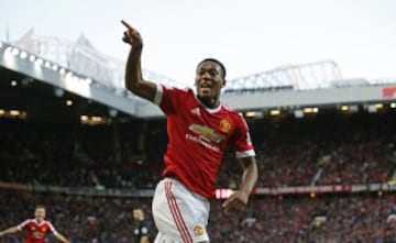 ¡Y llegó! Hicieron falta 24 años para que el United consiguiera sus 1.000 goles en casa. Fue ayer, cuando Anthony Martial marcó contra el Everton y la familia de los Red Devils festejó su gran hito en la historia de la Premier. 