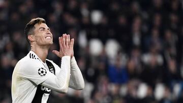 TOPSHOT - Juventus&#039; Portuguese forward Cristiano Ronaldo reacts during the UEFA Champions League quarter-final second leg football match Juventus vs Ajax Amsterdam on April 16, 2019 at the Juventus stadium in Turin. (Photo by Marco Bertorello / AFP)