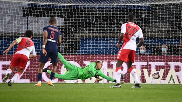 Paris Saint-Germain's Costa Rican goalkeeper Keylor Navas concedes a goal scored by Monaco's Chilean defender Guillermo Maripan (not pictured) during the French L1 football match between Paris-Saint Germain (PSG) and AS Monaco FC at The Parc des