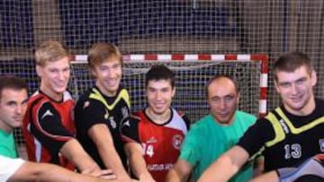 <b>EN FAMILIA. </b>Los González, los Kallman, los Dujsebaev y los Aguinagalde, reunidos ayer en Logroño.