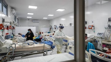 Imagen de una habitación de un hospital donde se encuentran ingresados pacientes de coronavirus,