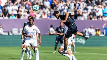SAN DIEGO, CALIFORNIA - MAY 24: Hirving Lozano #11 of San Diego FC scores the team's second goal during the MLS match between San Diego FC and LA Galaxy at Snapdragon Stadium on May 24, 2025 in San Diego, California. Francisco Vega/Getty Images/AFP (Photo by FRANCISCO VEGA / GETTY IMAGES NORTH AMERICA / Getty Images via AFP)