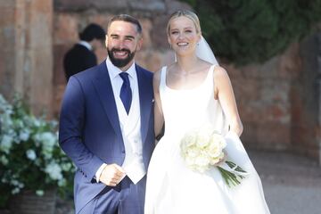 Modelo, wedding planner y con una hermana gemela. Así es la mujer con la que Dani Carvajal se casó este mismo verano y a la que conoció gracias a su cuñado, el futbolista Joselu Mato. "Dani jugó con mi cuñado en el Castilla (...). Siempre mantuvieron buena relación, incluso Dani fue a visitar a mi sobrino cuando nació. Nos veíamos, nos saludábamos... Hasta que surgió la conversación". Hoy son padres de Martín.