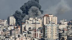 Smoke rises following Israeli strikes in Gaza, October 7, 2023. REUTERS/Mohammed Salem