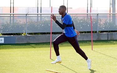 Official: Dembélé to stay at Camp Nou through to 2024