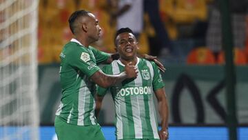 Jarlan Barrera y Vladimir Hernández celebrando un gol con Nacional.
