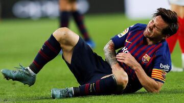 Leo Messi se duele de su fractura de radio.