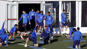 Los futbolistas del Atl&eacute;tico salen del gimnasio ubicado en el denominado &#039;poliedro&#039; del Cerro del Espino, aleda&ntilde;o al campo 4.