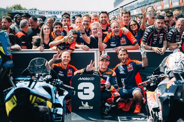 ¿Qué manías tienen los pilotos de MotoGP antes de las carreras? 