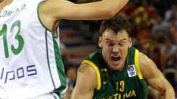 <b>TENSA ESPERA</b>. Los lituanos marchan invictos hasta ahora y mucho de ello lo deben a Jasikevicius, que podría no estar ante el crucial choque contra Croacia en la siguiente fase.