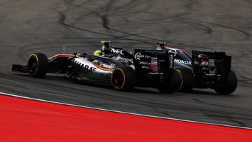 Sergio Perez y Fernando Alonso durante el GP Alemania 2016.