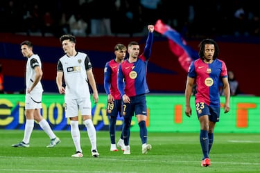 Centro de Balde que encuentra muy solo a Ferran Torres, que solamente tiene que poner el pie y orientar el balón al fondo de la portería. 