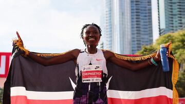 CHICAGO, ILLINOIS - OCTOBER 13: Ruth Chepngetich of Kenya celebrates after crossing the finish line to win the 2024 Chicago Marathon professional women's division and set a new world record with a time of 2:09:56 at Grant Park on October 13, 2024 in Chicago, Illinois. Michael Reaves/Getty Images/AFP (Photo by Michael Reaves / GETTY IMAGES NORTH AMERICA / Getty Images via AFP)