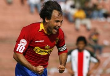 En 2002, el &#039;Coto&#039; vuelve a casa. Juega en Uni&oacute;n Espa&ntilde;ola, donde gana el t&iacute;tulo del Apertura 2005. Con los hispanos jug&oacute; 472 partidos oficiales, anotando 123 goles.