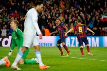 2-1. Dani Alves celebra el segundo gol.