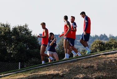 Marcos Llorente, Saúl, Morata y Koke durante la sesión de entrenamiento de hoy del Atlético de Madrid en Los Ángeles de San Rafael. 