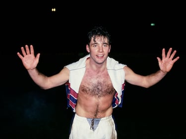 El exfutbolista escocés Ally McCoist es principalmente conocido en el mundo del cine por protagonizar la película 'A Shot at Glory' (conocida en español como 'Camino hacia la gloria' o 'A un paso de la gloria'), estrenada en el año 2000.