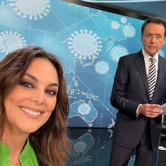 El 'zasca' de Matías Prats a Mónica Carrillo durante el directo de Antena 3 Noticias