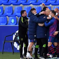 Sandro da vida al Huesca y ajusticia a una pobre Real