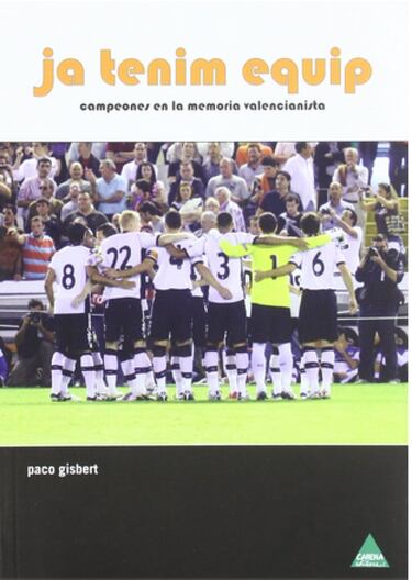 “Me fascina esa imagen de ritual iniciático porque contiene la esencia de la vida. La forma más hermosa de retratar el enigma de la supervivencia humana. Los padres no transmiten a sus hijos conocimientos, ni experiencias porque, al fin y al cabo, sus vidas también son desastrosas. Transmiten pasiones. Pero pasiones reales. durante años quise escribir sobre esto. Lo hice, en pequeñas dosis, en artículos que publiqué en la Cartelera Turia, el diario El País y el blog de Últimes vesprades a Mestalla. Pero siempre albergué la secreta intención de escribir un libro sobre mi visión de la historia del Valencia. (Paco Gisbert)