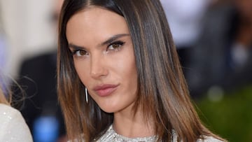 Alessandra Ambrosio tuvo un descuido durante una sesión fotográfica en la que promocionaba su marca 'Ale by Alessandra'.