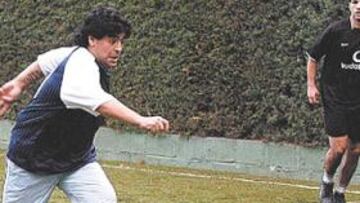 <b>MARADONA VOLVIÓ A JUGAR EN MADRID. </b>La casa de un amigo sirvió a Diego de improvisado escenario para volver a jugar al fútbol durante su visita a España.