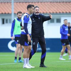 Torró ante Uche, pulso enérgico