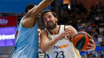 LUGO, 11/02/2024.- Jordan Shako (i) del Río Breogán, se enfrenta a Sergio Llul (d), del Real Madrid, durante el partido de la Liga Endesa de la ACB que disputaron el Breogan y el Real Madrid en el Palacio de los Deportes de Lugo este domingo. EFE/ Eliseo Trigo