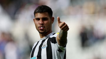 Soccer Football - Premier League - Newcastle United v Nottingham Forest - St James' Park, Newcastle, Britain - August 6, 2022 Newcastle United's Bruno Guimaraes celebrates after the match Action Images via Reuters/Lee Smith EDITORIAL USE ONLY. No use with unauthorized audio, video, data, fixture lists, club/league logos or 'live' services. Online in-match use limited to 75 images, no video emulation. No use in betting, games or single club /league/player publications.  Please contact your account representative for further details.