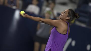 La tenista de Española Sara Sorribes devuelve una bola en una imagen de archivo.