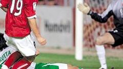 <b>DECISIVO. </b>Iván Alonso dio el triunfo al Murcia con su gol.