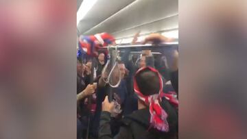 Momentazo en el bus del Atleti: el cántico de los jugadores a Torres