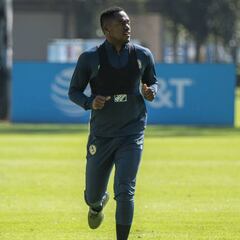 Renato Ibarra no deja de entrenar pese a coronavirus