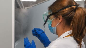A pharmacist takes a box with vaccines from an ultra-low temperature freezer at the hub in the AZ Sint-Maartensziekenhuis in Mechelen, during the dry run of the Covid-19 vaccination cycle, from the pharmaceutical company to the vaccination spot, on December 17, 2020. (Photo by LUC CLAESSEN / various sources / AFP) / Belgium OUT